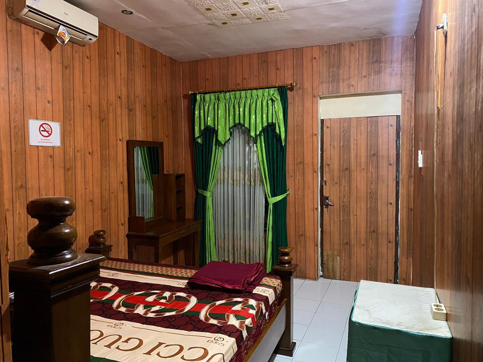 Parikesit Guest House Yogyakarta Ngoại thất bức ảnh