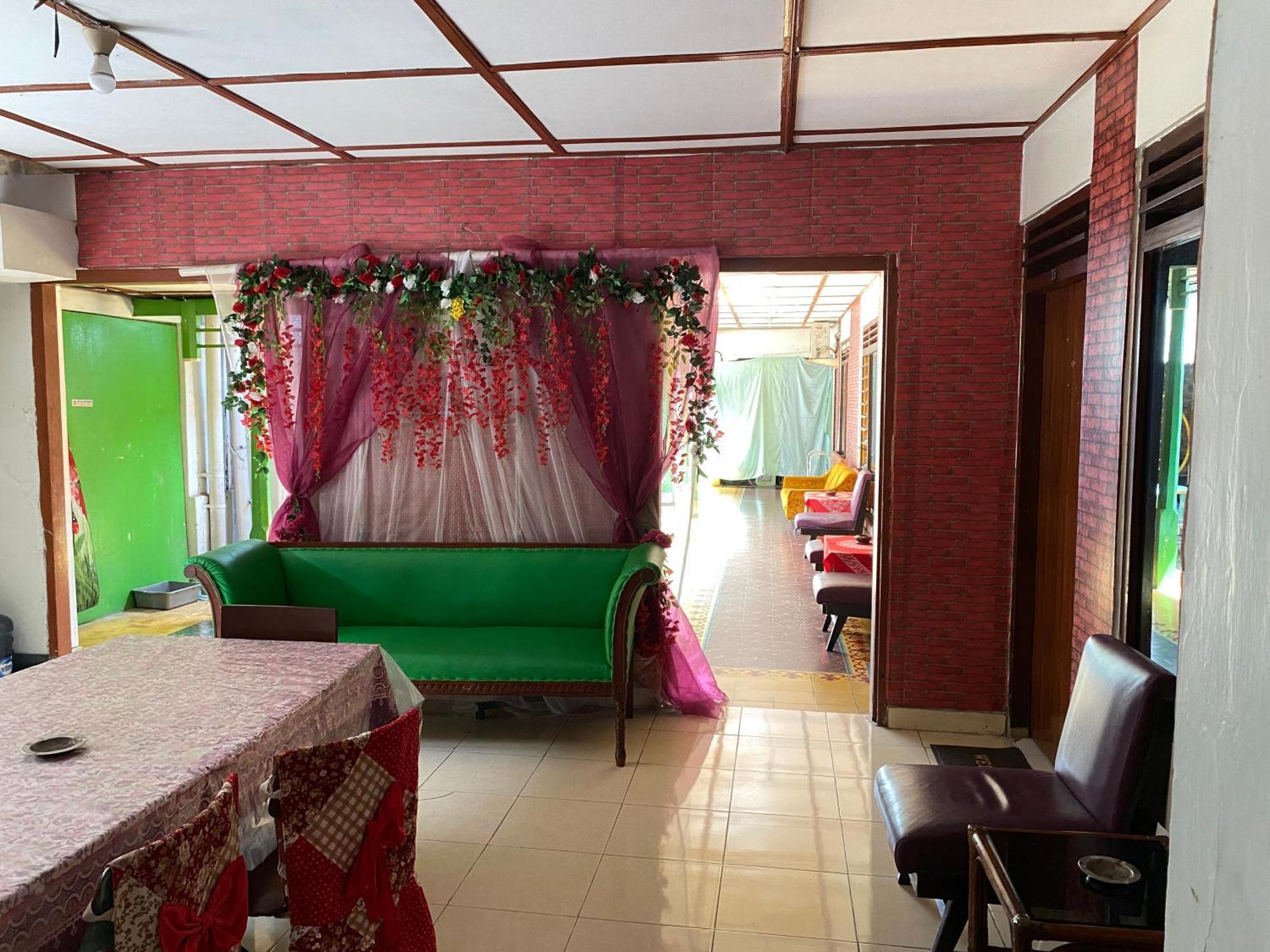 Parikesit Guest House Yogyakarta Ngoại thất bức ảnh