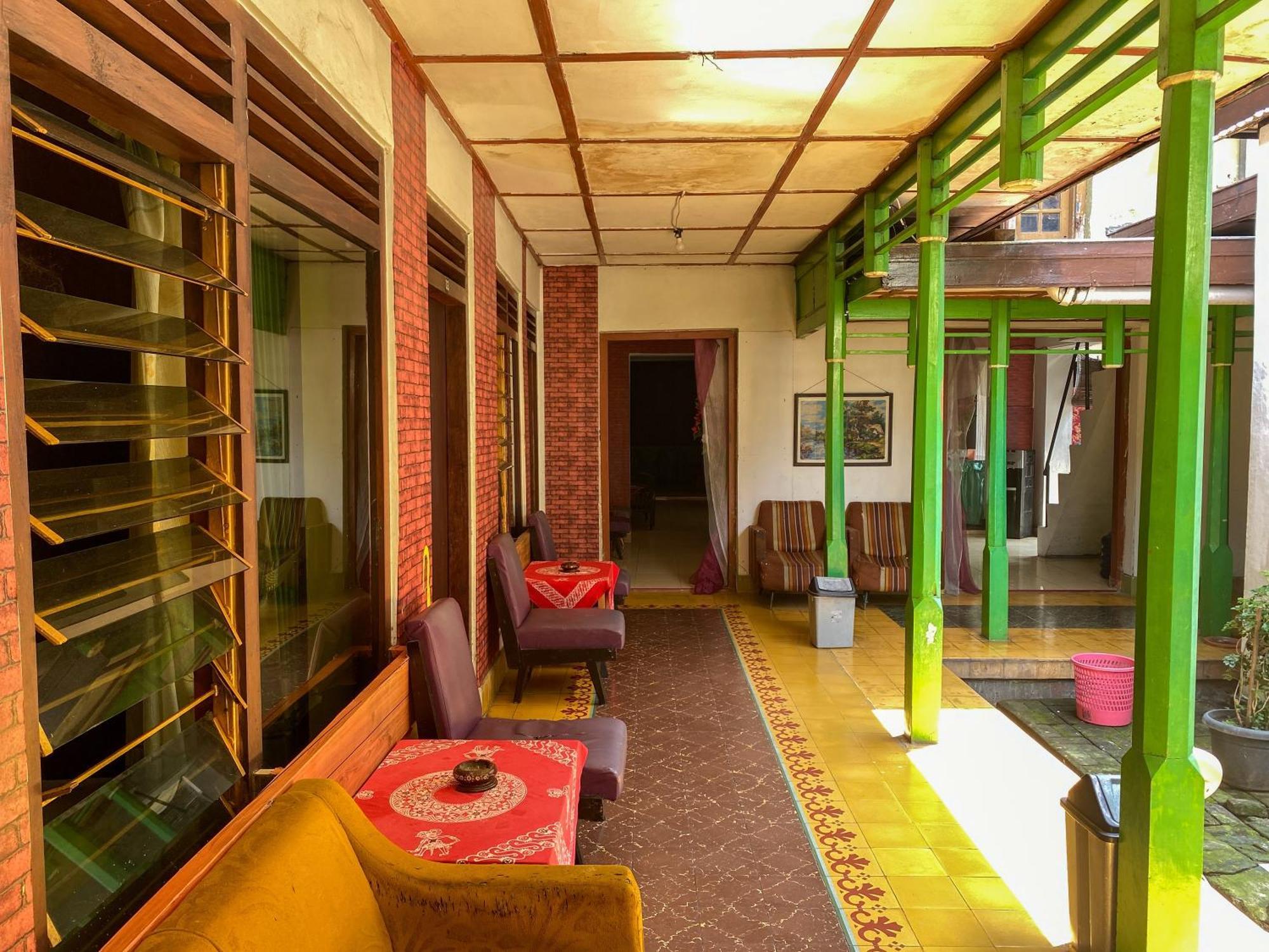 Parikesit Guest House Yogyakarta Ngoại thất bức ảnh