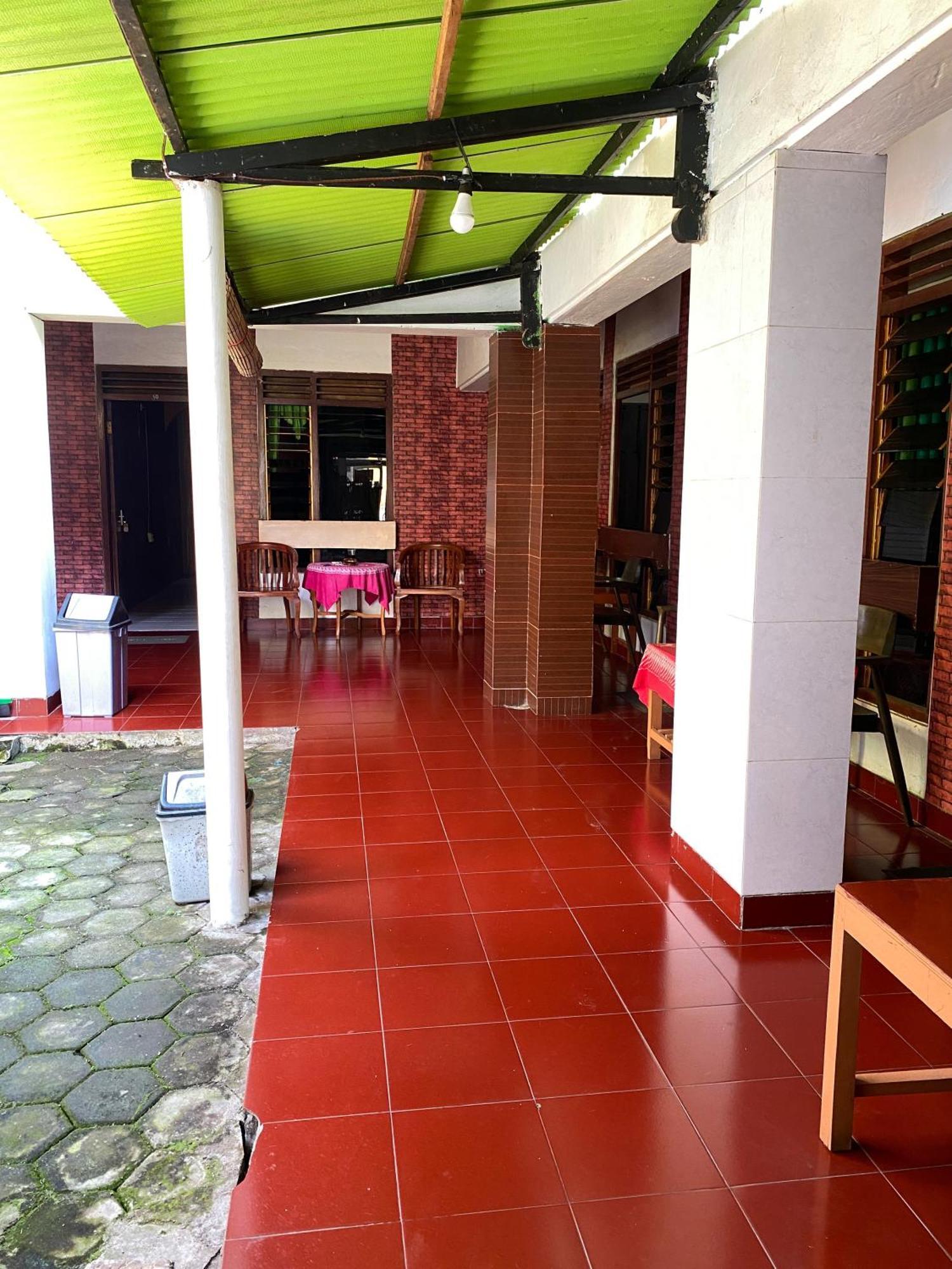 Parikesit Guest House Yogyakarta Ngoại thất bức ảnh