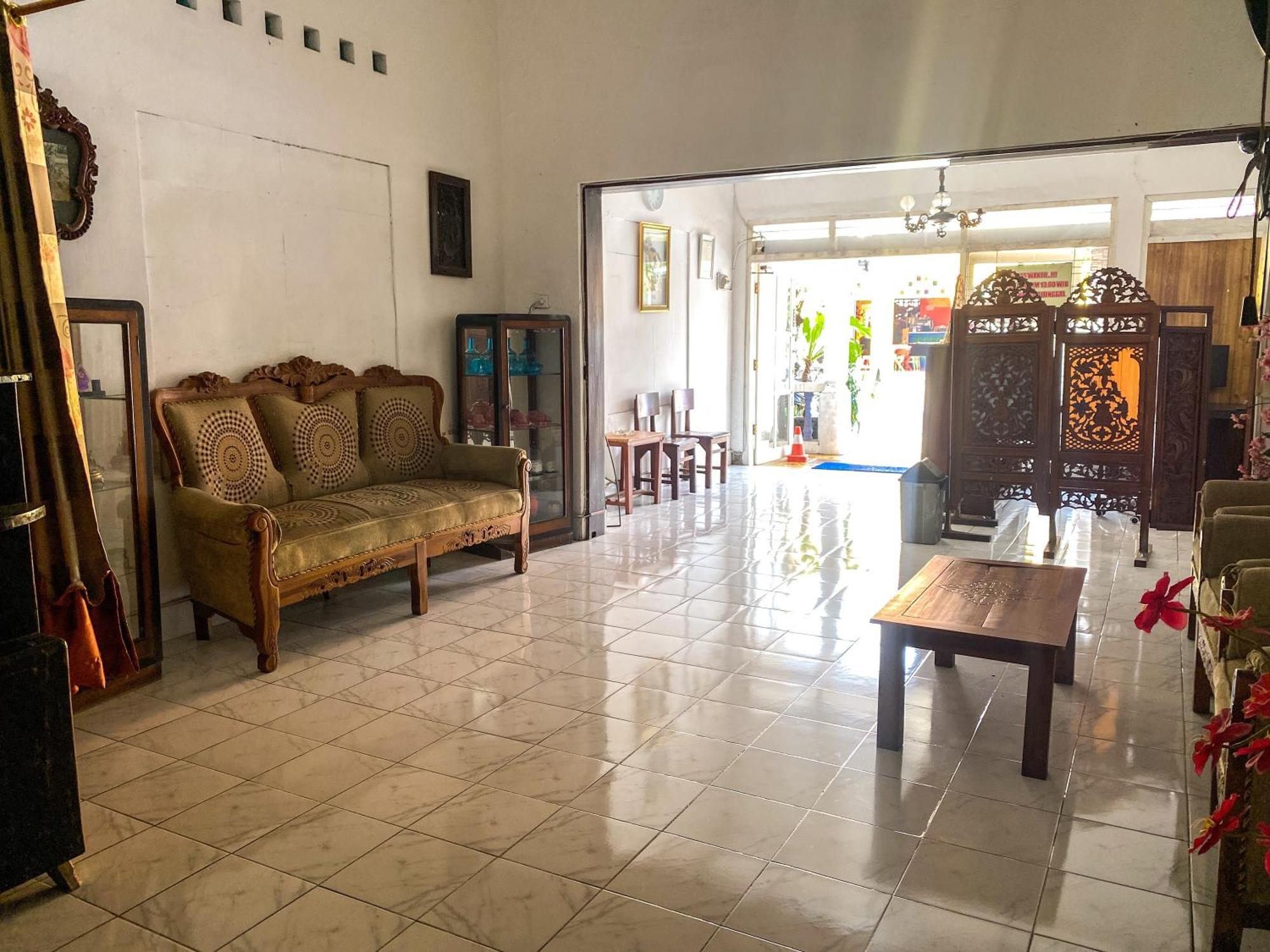 Parikesit Guest House Yogyakarta Ngoại thất bức ảnh