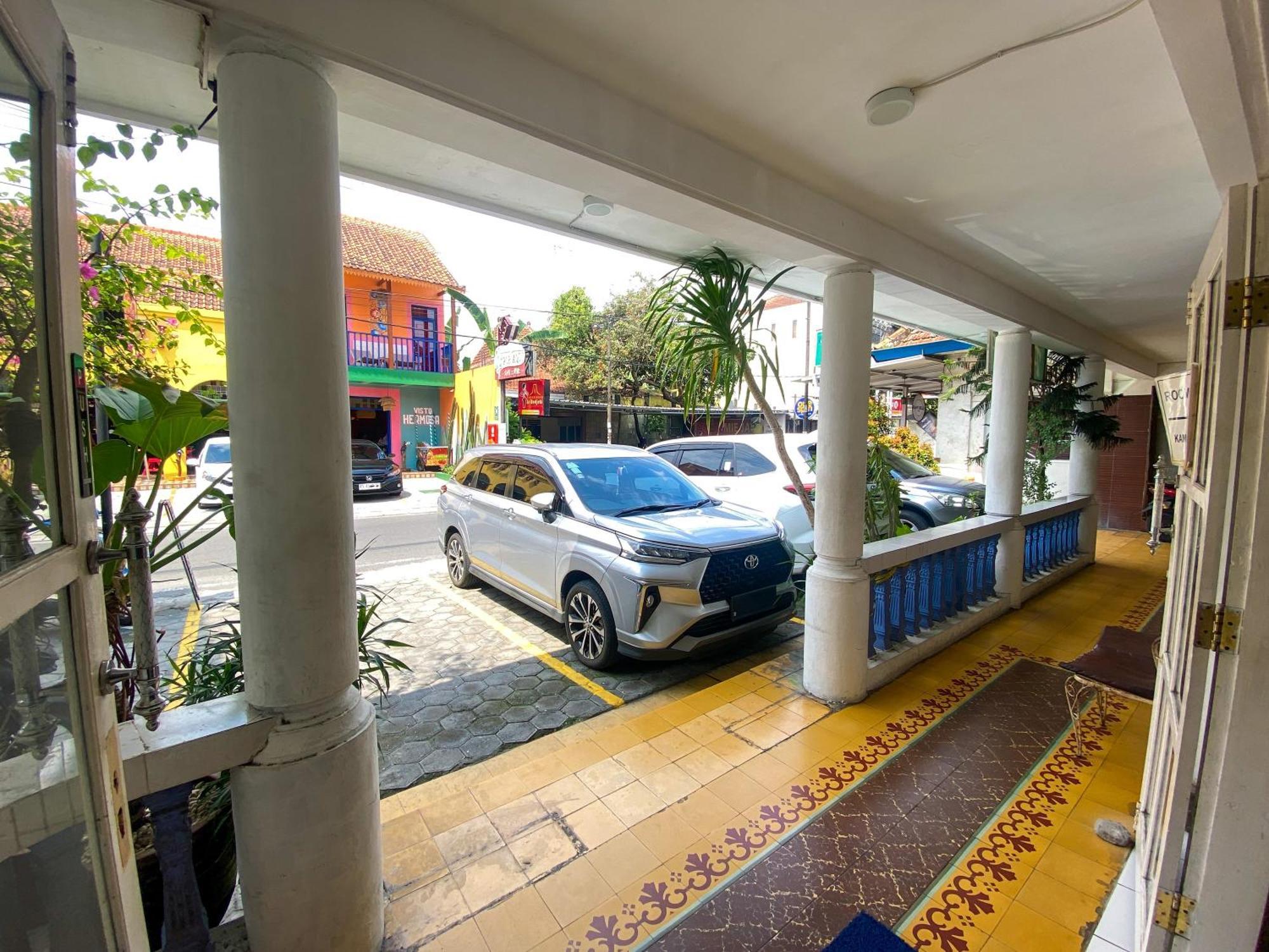 Parikesit Guest House Yogyakarta Ngoại thất bức ảnh