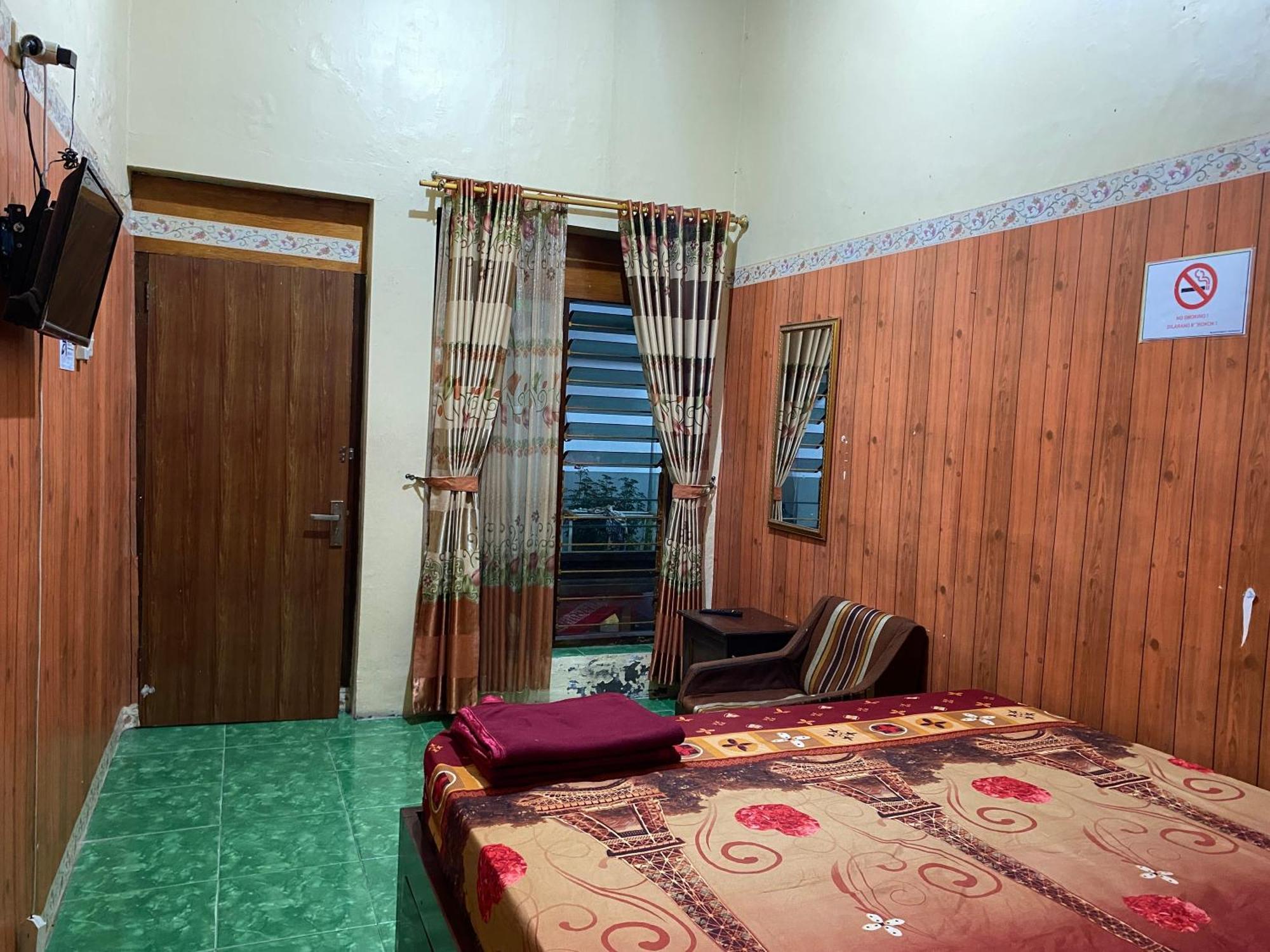 Parikesit Guest House Yogyakarta Ngoại thất bức ảnh